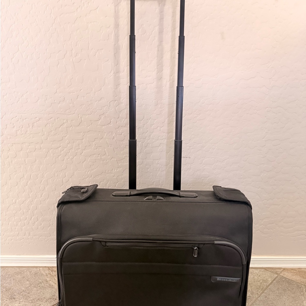 Briggs & Riley Black Garment Carry On 21’ - Picture 2 of 9